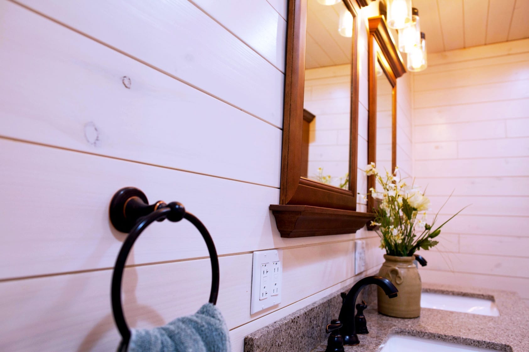 1X8 NICKELGAP PINE T&G 10\' WWASH