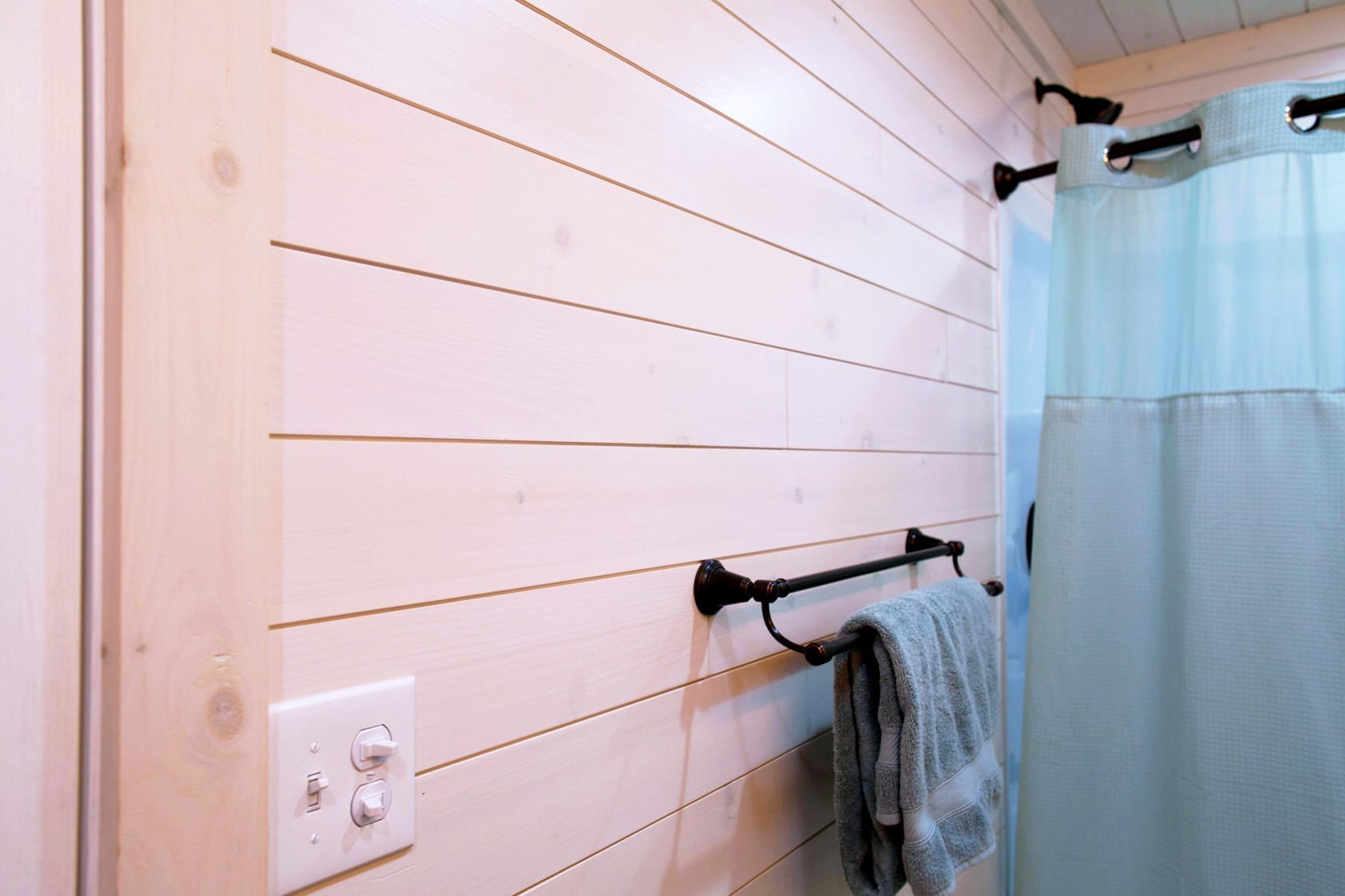 1X8 NICKELGAP PINE T&G 10\' WWASH