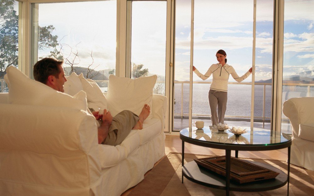 36X84 PHANTOM WHITE LH SCREEN